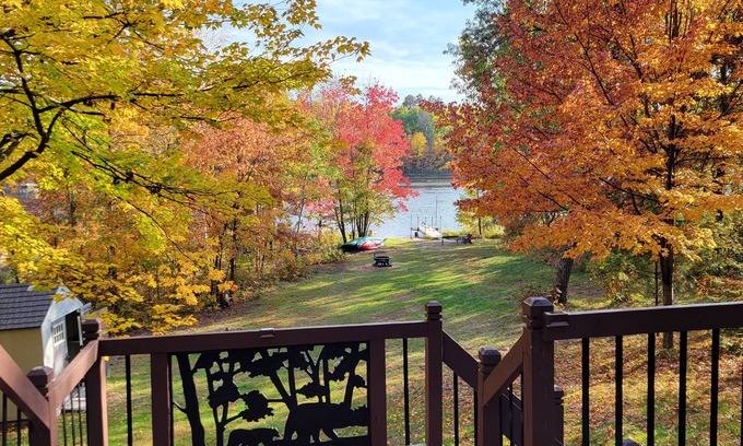 Markville Cabin | Cabin on a private lake near ATV trails
