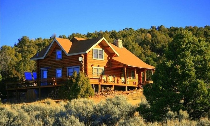 Spanish Valley Cabin | Cabin overlooks Moab and appeals to folks wanting to experience peace & quiet.