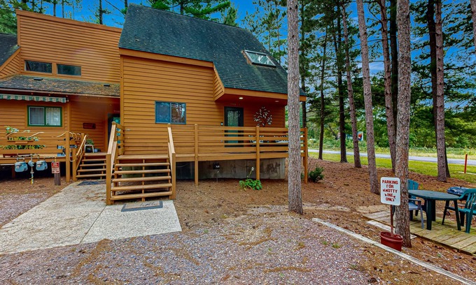 Wisconsin Dells House | Cabin Style Condo with shared pool, hot tub, golf, & much more!