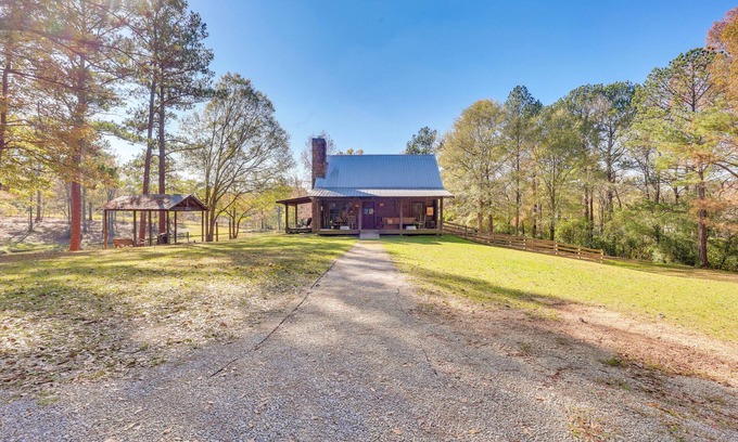 Hueytown Cabin | Cabin w/Catch & Release Pond in Hueytown!