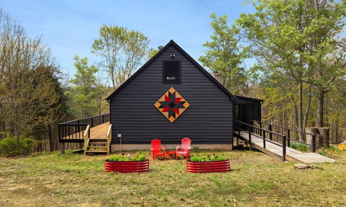 Mathias Cabin | Cabin w Fire Pit, Grill & Games, Dog-Friendly!