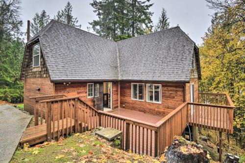 Shelton House | Cabin with Hot Tub, 25 Mi to Olympic Natl Park