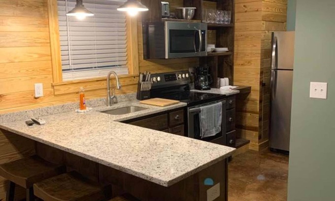 Wilsonville Cabin | CABINS OF LAY LAKE AT BEESWAX CABIN #3