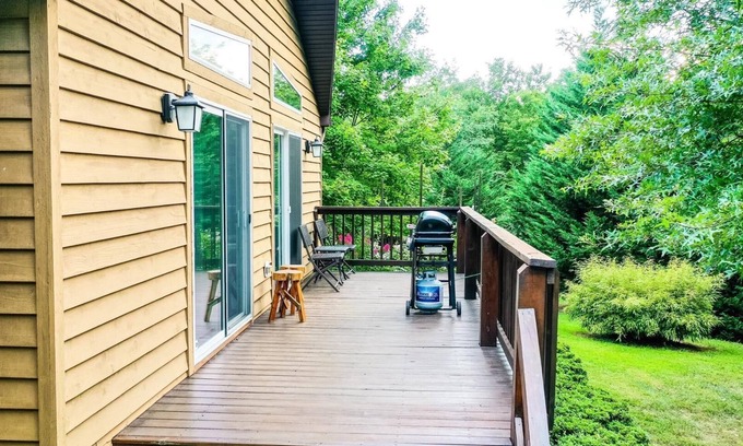 Berkeley Springs House | Cacapon Connected - Workplace Retreat