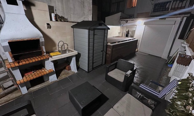 Cacem Apartment | Cacém Maison a cosy apartment with outdoor space Grill facilities and 3 bedrooms