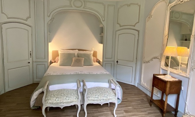Quartier du chateau Apartment | Caen old town center, secure parking! Charming cottage with terrace & Garden.