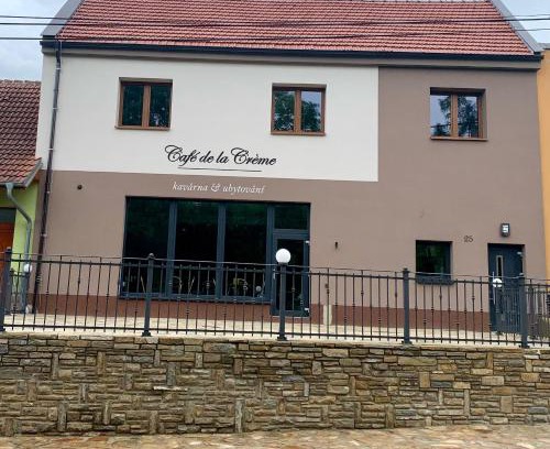 Kuzelov House | Café de la Crème