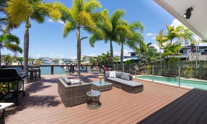 Trinity Park House | Cairns Beaches Home, Marina View, Sleeps 12