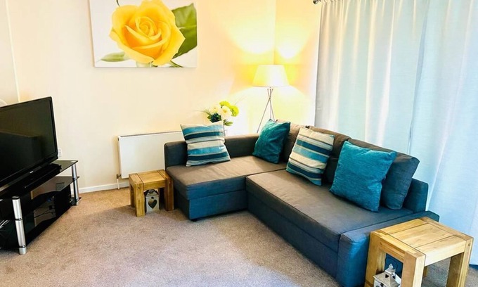 Niddrie Apartment | Cakemuir Detached House,3 Bed,Free Parking,Private Garden