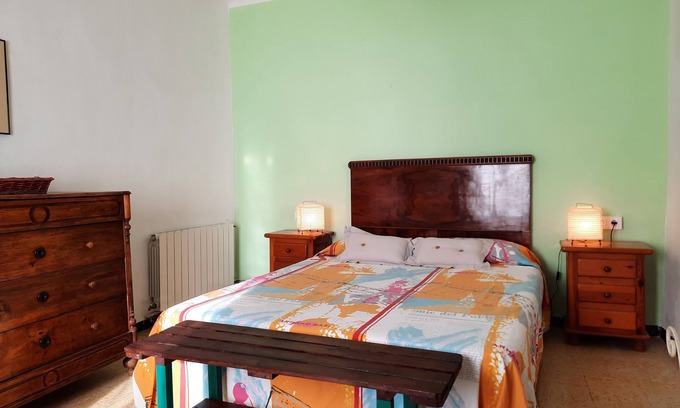 Subirats Cottage | Cal Paó, Casa Rural Para 8 Personas, Ideal Para Familias, Patio con Barbacoa