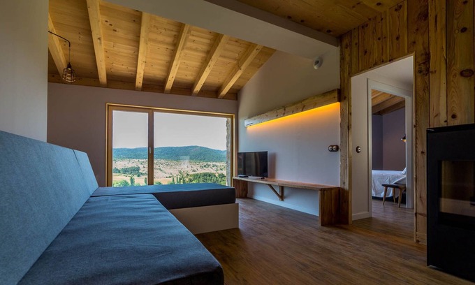 Taus Apartment | Cal Rossa, Taús 1900 Panoramic Eco-Suites, SPA.