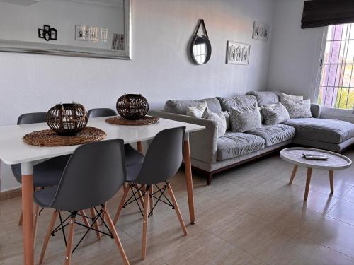 San Juan de los Terreros House | Cala Azul , piscina, 3 dormitorios ,Aire acondicionado con vistas al mar, wifi Playa, Geoda Pulpí