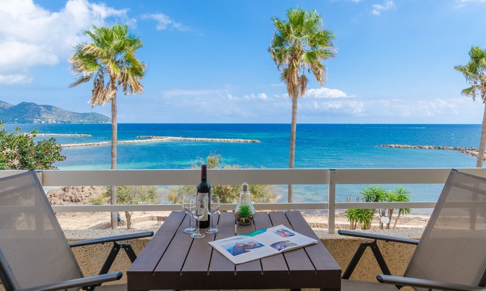 Cala Bona House | CALA BONA CALM & BEACH - Apartment in front of the beach of CALA BONA. Free WiFi