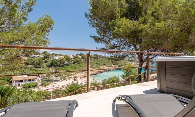 Cala Anguila-Cala Mendia House | Cala Mendia Beach House 2 es with direct access to the beach and sea views