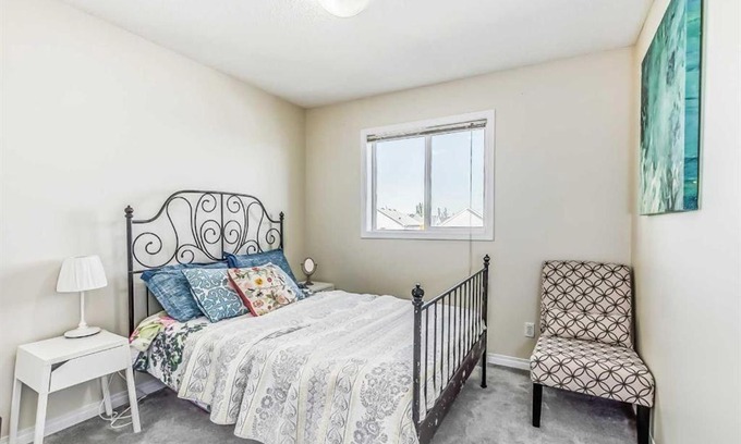 Calgary House | Calgary Mountain Gorgeous Single House Close Airport & Free Parking