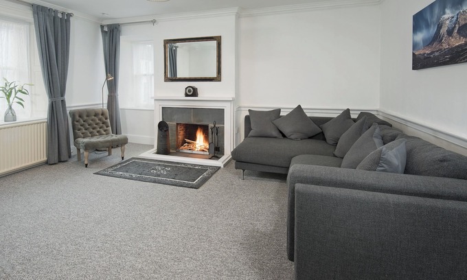 Gatehouse-of-Fleet Cottage | Callander's High Street