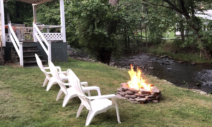 Hortonville House | Callicoon Creekside Farmhouse