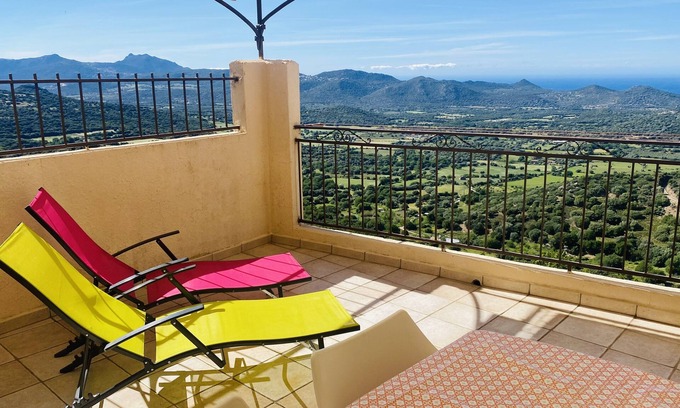 Belgodere Apartment | Calm and authenticity with a panoramic view in the heart of a Corsican village