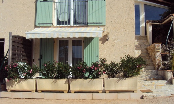 Auriol House | calm and relaxing holiday