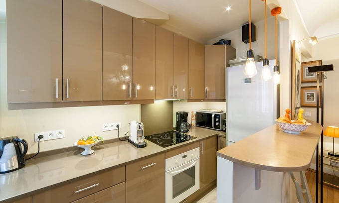 Quartier de Rochechouart Apartment | Calm Central between Sacré Coeur and Galeries Lafayette