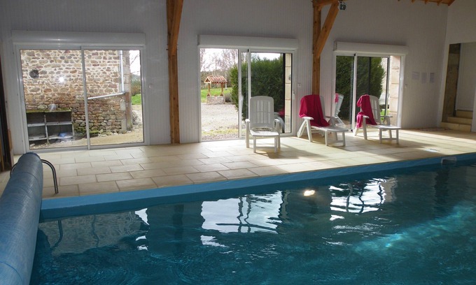 Saint-Sulpice-les-Feuilles House | Calme et Detente AU Bord DE LA Piscine