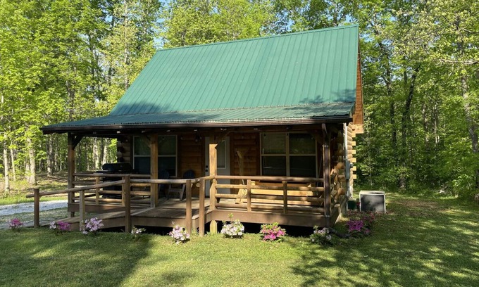 Monteagle Cabin | Calming Cabin: Peaceful | Relaxing | Near Hikes, Waterfalls, The Caverns