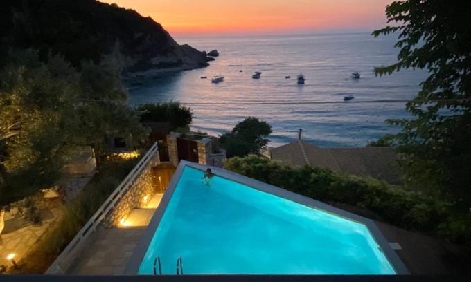 Agios Nikitas Apartment | Caltabania Suites