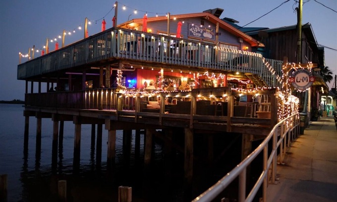 Cedar Key Cottage | Calypso Cottage- Waterfront, steps to downtown!