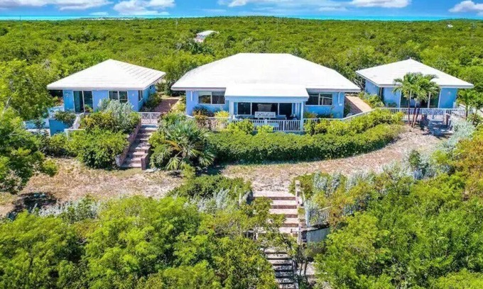 Hartswell House | Calypso Hill, Great Exuma
