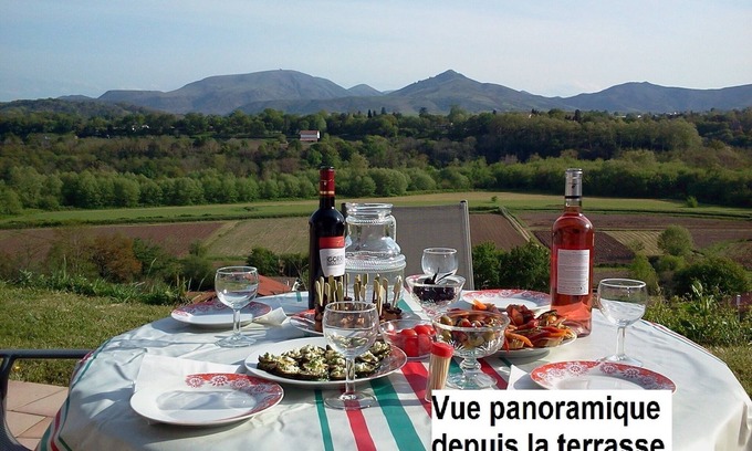 Cambo-les-Bains Apartment | Cambo: 2 rooms all comfort for 2 people - panoramic view.