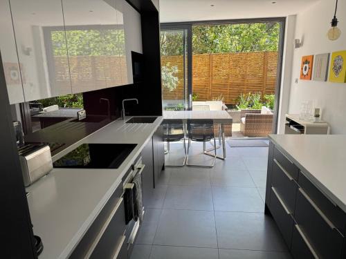 St. Pancras and Somers Town Apartment | Camden Victorian garden flat