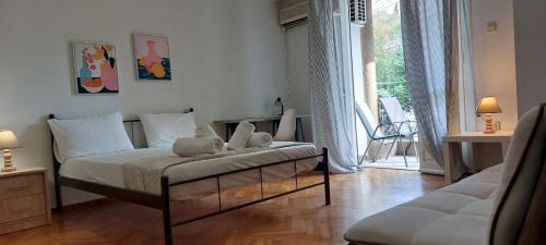 Kypseli Apartment | Camellia Apartment ATHENS CENTER 5BD, 2 BATHS