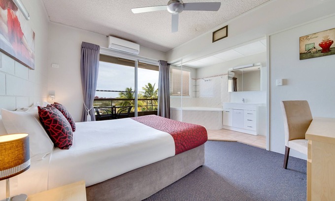 South Gladstone Hotel | Camelot Motel