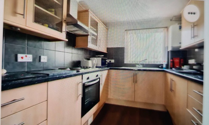 Chatham Apartment | Cameron close 3 bedroom apartment free parking free WiFi