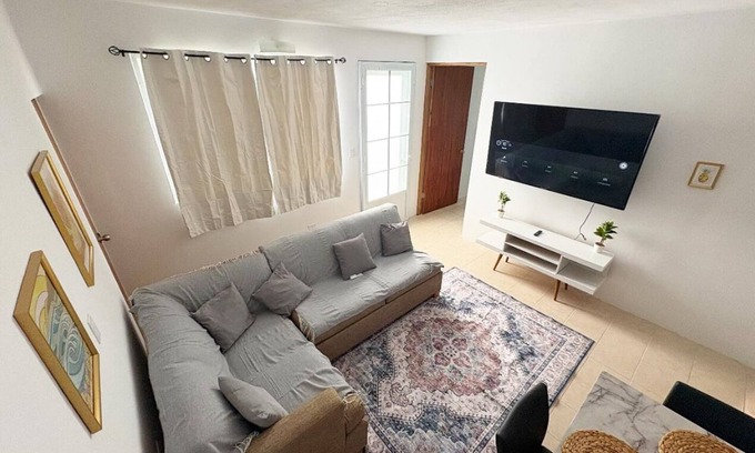 Salinas House | Camila's Getaway - Charming 2-bedroom house with WiFi, AC in Salinas