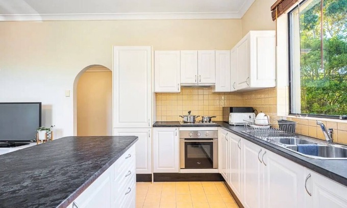 Cammeray Apartment | Cammeray|Stay Above a Trendy Café, 2 free Cups/day