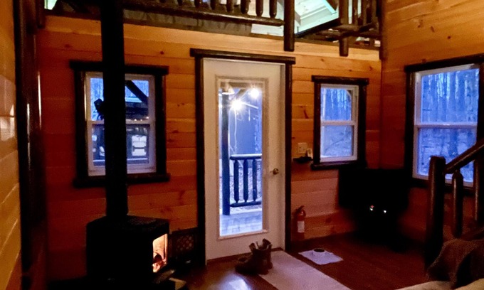 Burton Cabin | Camp Newbury: 100% off grid. 2 log cabins, pavilion, trails and shooting range.