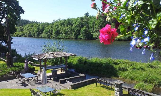 Campbell River Cabin | Campbell River Lodge by Riverside