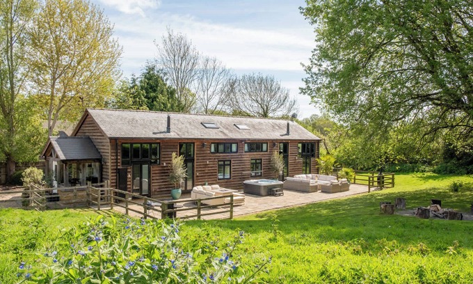Chipping Campden House | Campden Barn - Exclusive Home with Hot Tub