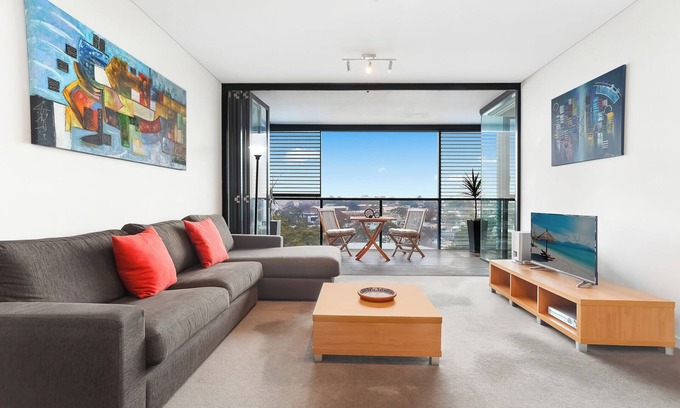 Camperdown Apartment | Camperdown 1 bdrm with car park, gym & pool