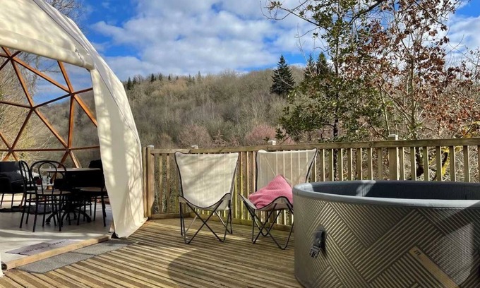 Saint-Constant-Fournoules House | Camping 3 étoiles - Piscine - ccafg0d