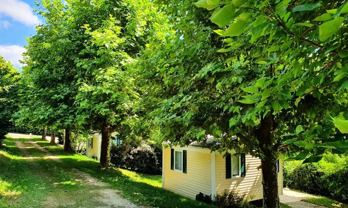 Villefranche-du-Perigord House | CAMPING THE BASTIDE * - Mobile Home 2 bedrooms 4 beds with sanitary facilities - 23 to 29 m2 4 people