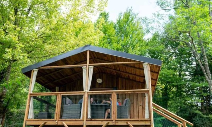 Collonges-la-Rouge Cabin | Camping 3 étoiles - eeiici