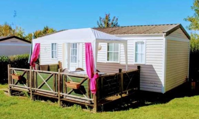 Verteillac House | Camping 3 étoiles - Piscine - eeefai