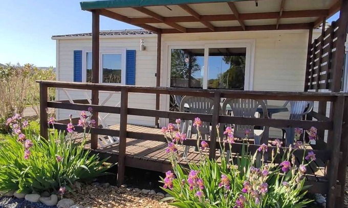 Massillargues-Attuech House | Camping 3 étoiles - Piscine - eebicb
