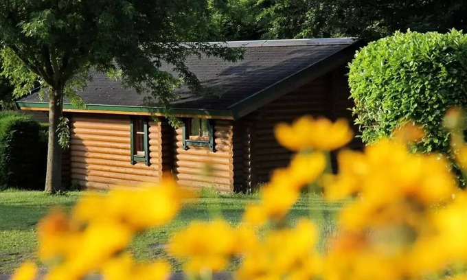 Ayzac-Ost Ski Chalet | Camping ecovillage SOLEIL DU PIBESTE * - Chalet des MARMOTTES - 2 bedrooms = sheets + towels + cleaning for 4 people