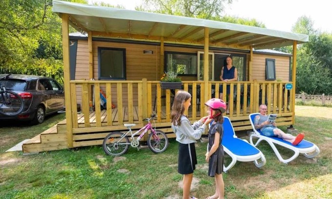 Marcillac-la-Croisille House | Camping 3 étoiles - Piscine - eeiifd