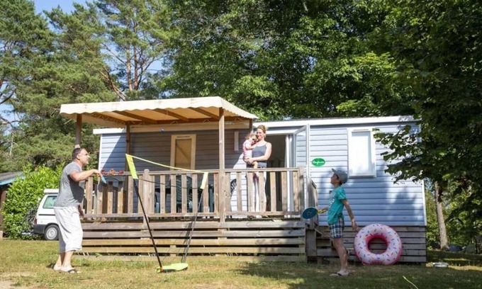 Marcillac-la-Croisille House | Camping 3 étoiles - Piscine - eeiifh
