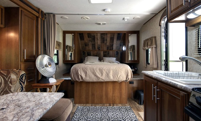 Graham House | Camping in Nature with modern Amenities