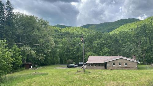 Elkins Apartment | CampRV Lookout Apartment Peaceful Scenic Escape